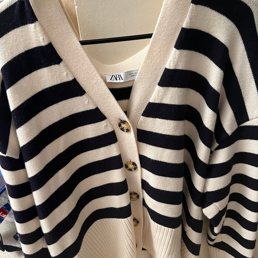 ZARA medium sized black/crème cardigan